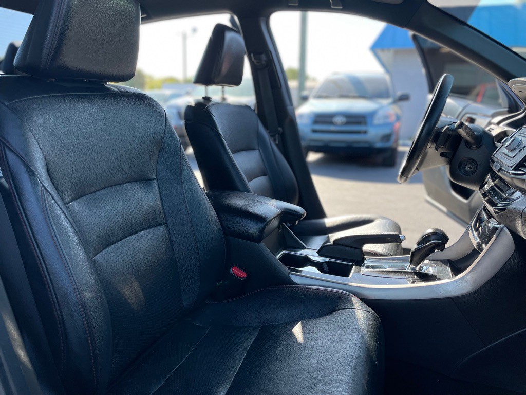 2017 Honda Accord Image 16