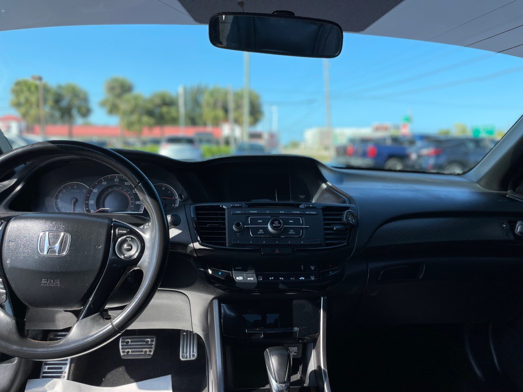 2017 Honda Accord Image 17