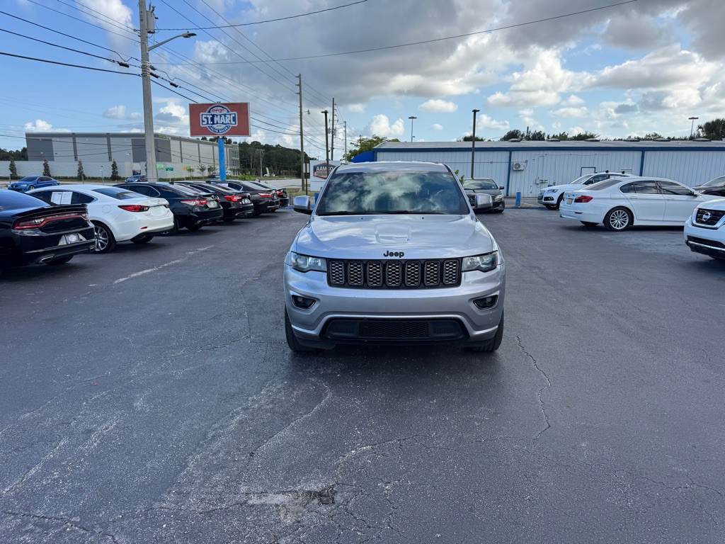 2017 Jeep Grand Cherokee Image 2