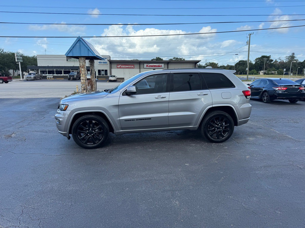 2017 Jeep Grand Cherokee Image 4