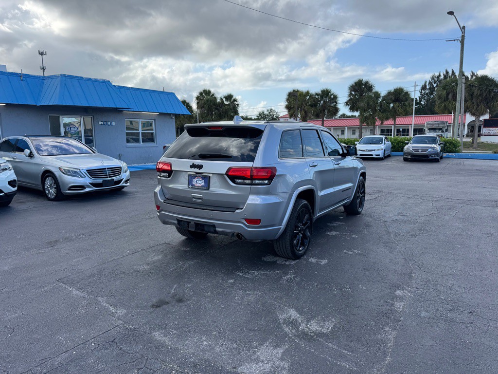 2017 Jeep Grand Cherokee Image 8
