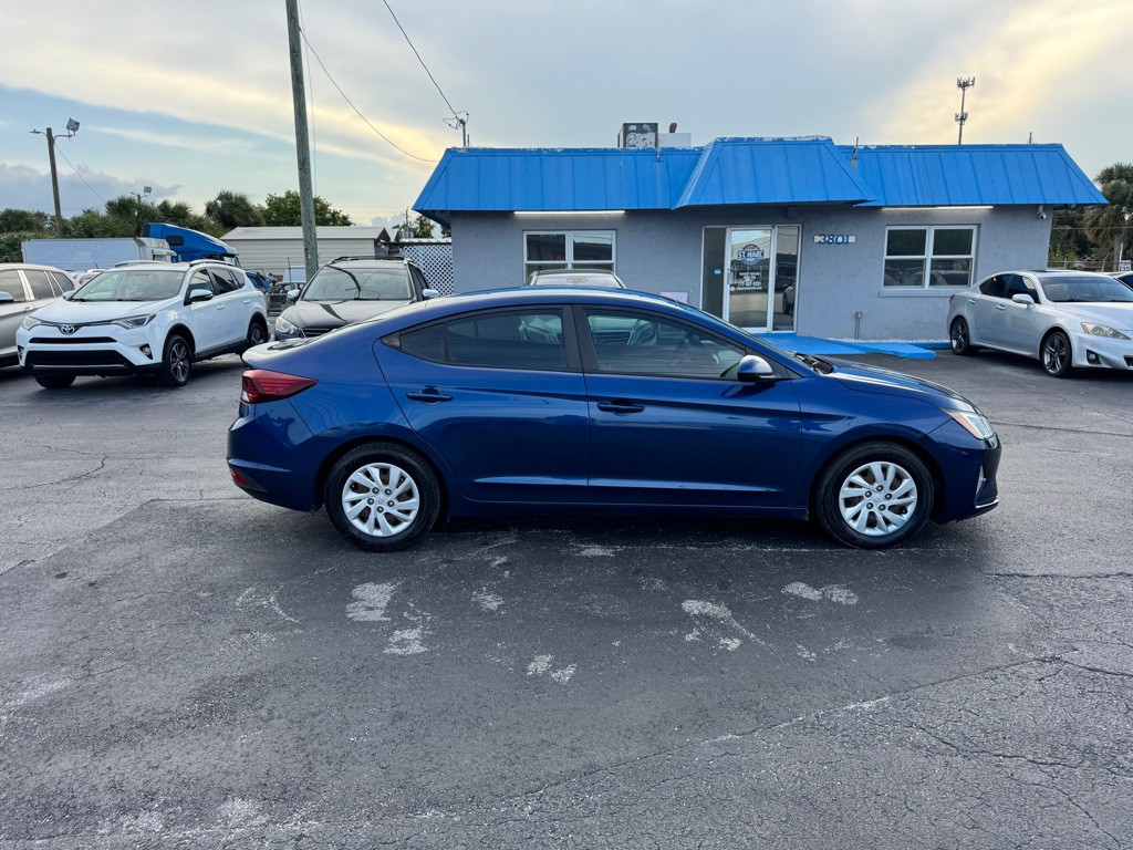2019 Hyundai Elantra Image 3