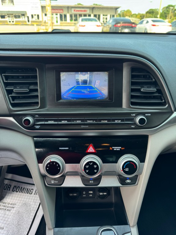 2019 Hyundai Elantra Image 9