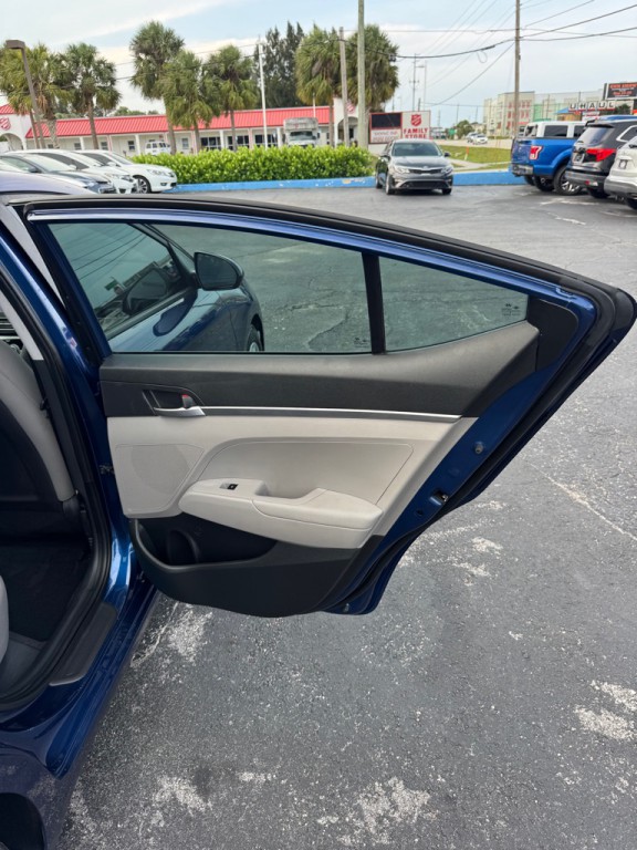 2019 Hyundai Elantra Image 13