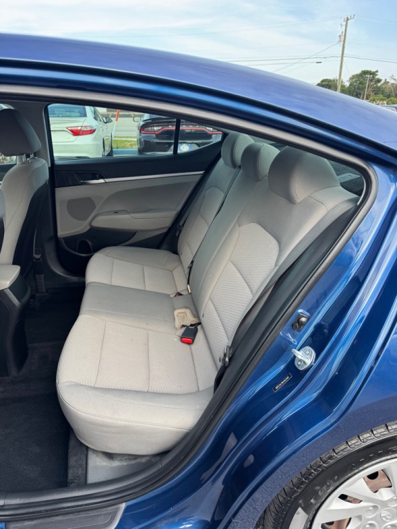2019 Hyundai Elantra Image 14