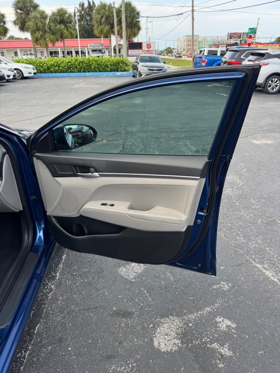 2019 Hyundai Elantra Image 15