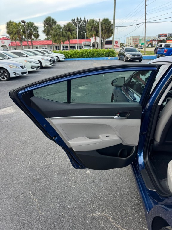 2019 Hyundai Elantra Image 16