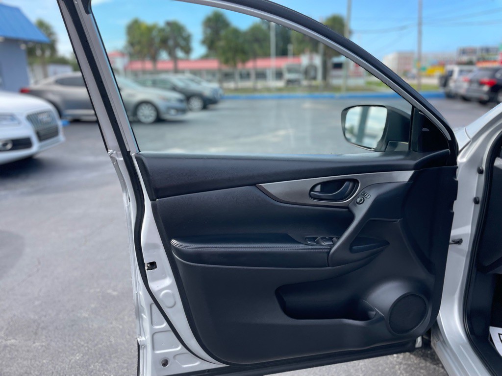 2019 Nissan Rogue Image 9