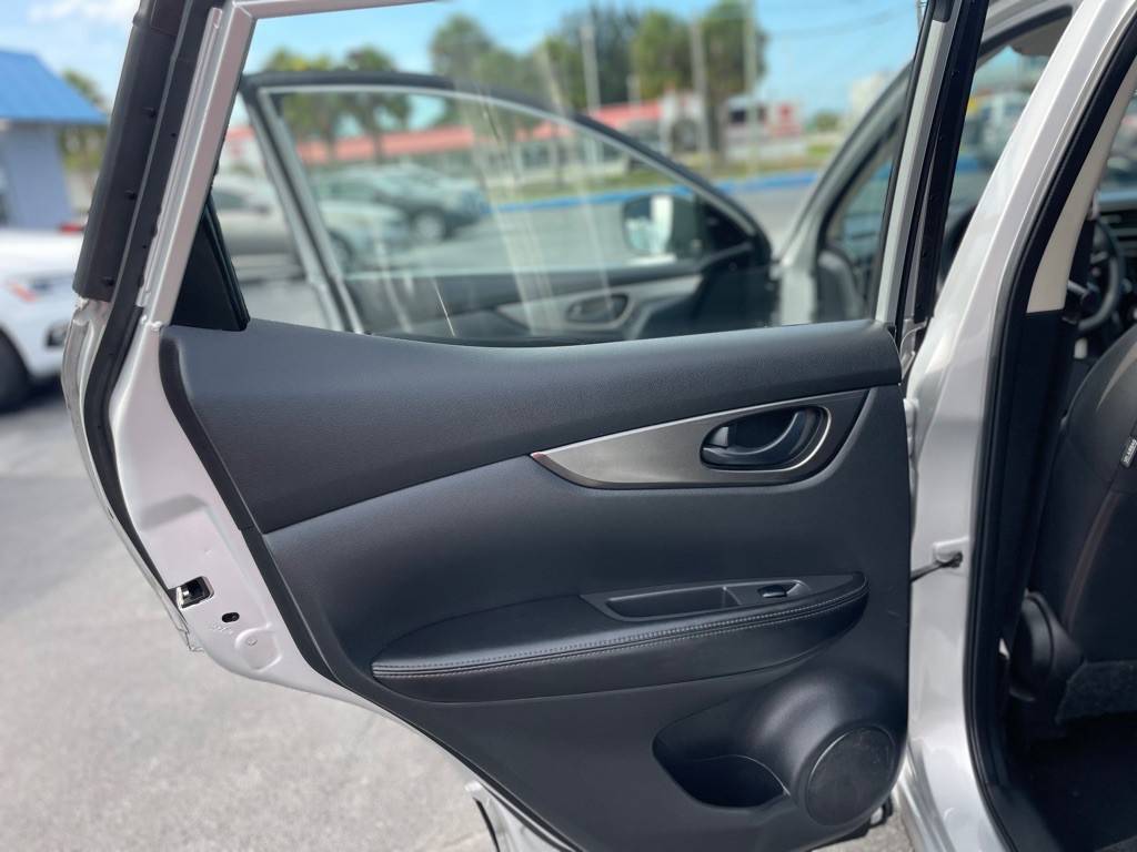 2019 Nissan Rogue Image 11