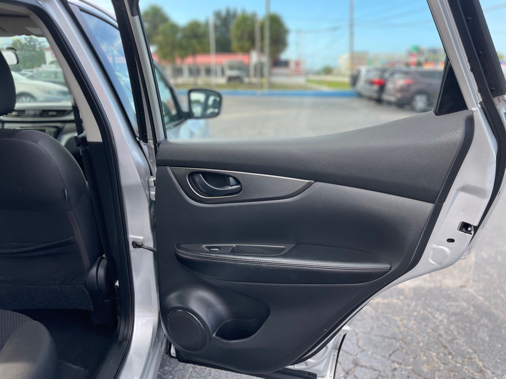 2019 Nissan Rogue Image 13