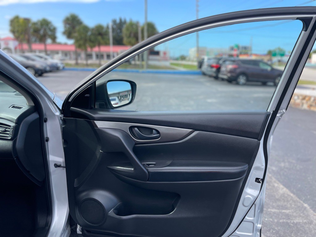 2019 Nissan Rogue Image 15