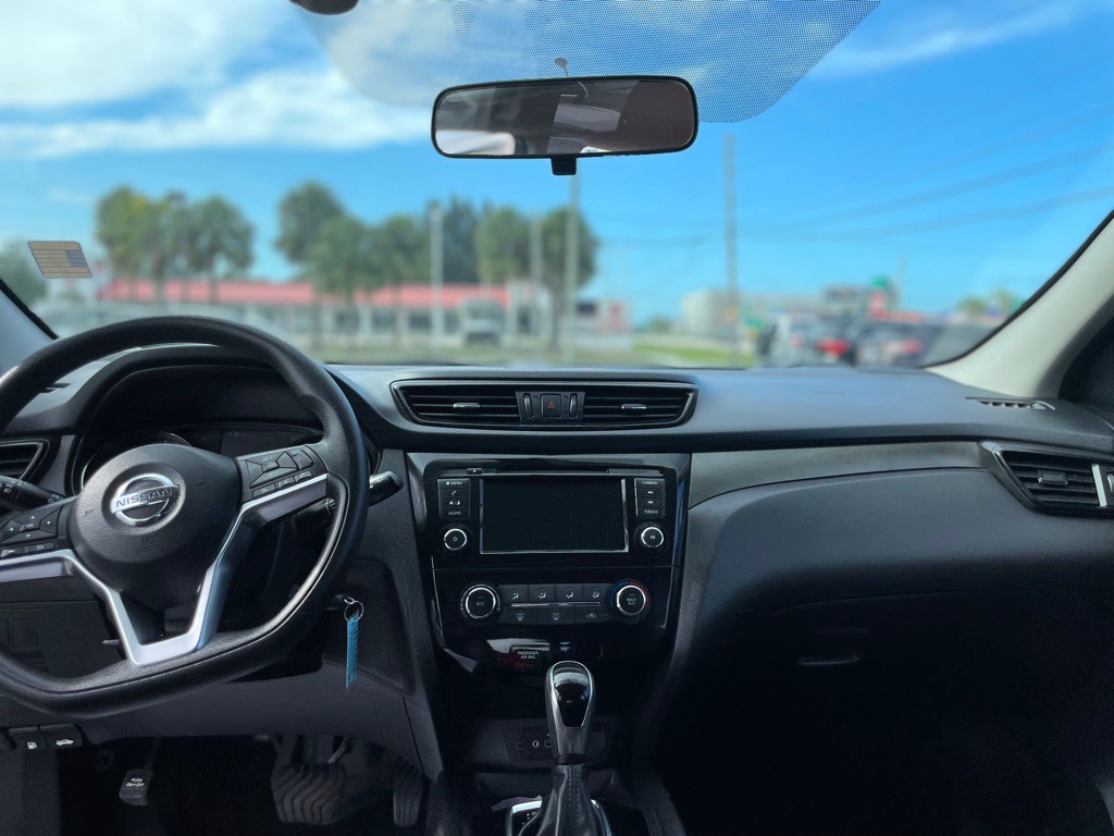 2019 Nissan Rogue Image 17