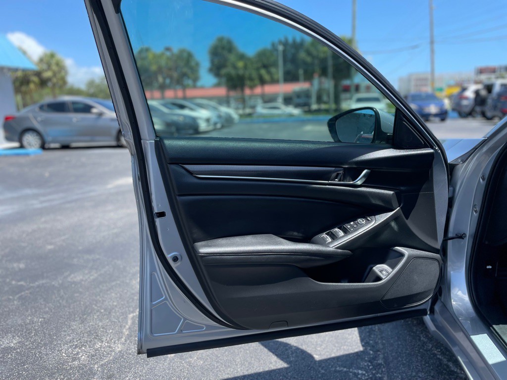 2019 Honda Accord Image 8