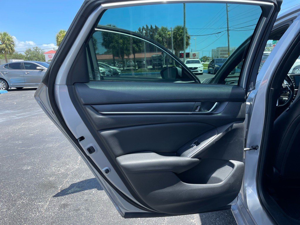 2019 Honda Accord Image 10