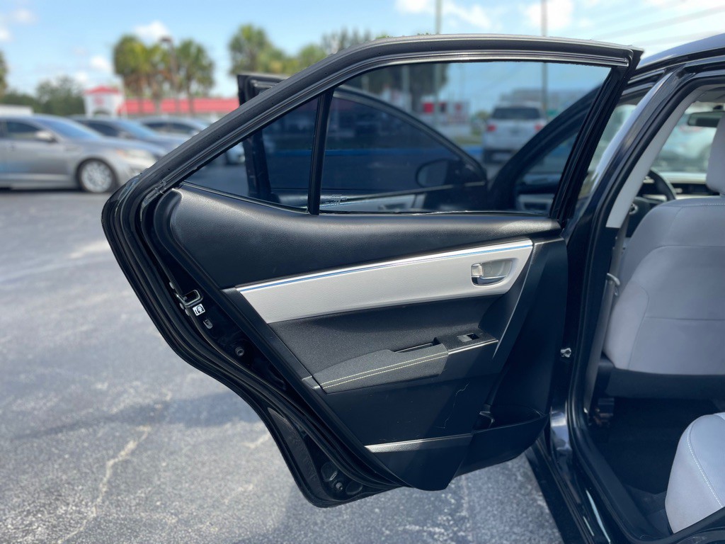 2015 Toyota Corolla Image 11