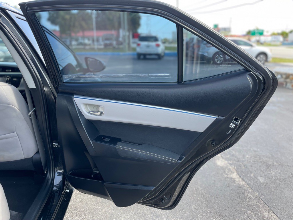 2015 Toyota Corolla Image 13