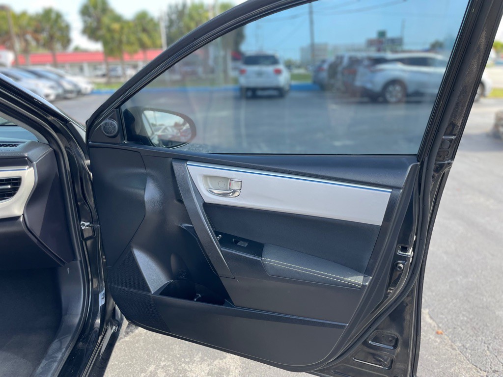 2015 Toyota Corolla Image 15