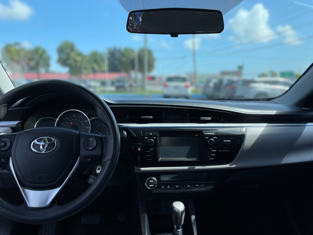 2015 Toyota Corolla Image 17