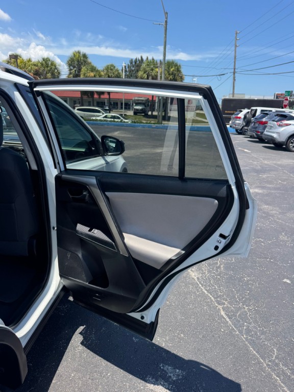2014 Toyota Rav4 Image 12