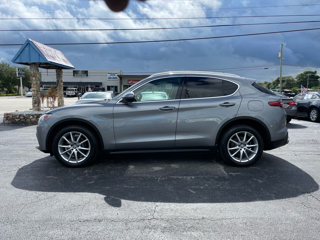 2018 Alfa Romeo Stelvio Image 2