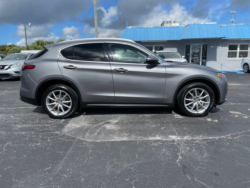 2018 Alfa Romeo Stelvio Image 5