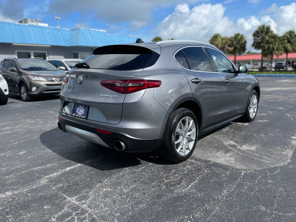2018 Alfa Romeo Stelvio Image 6