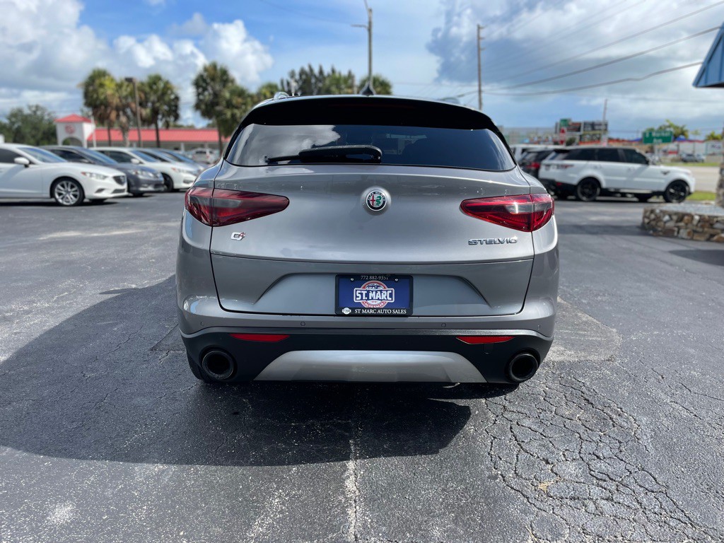 2018 Alfa Romeo Stelvio Image 7