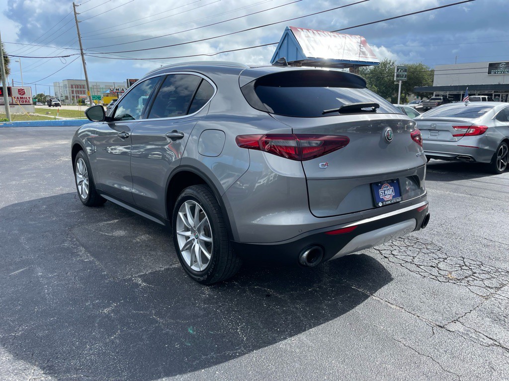 2018 Alfa Romeo Stelvio Image 8