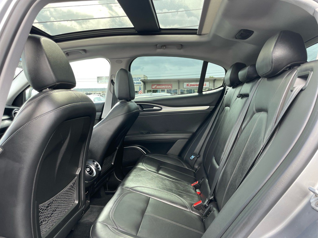 2018 Alfa Romeo Stelvio Image 12