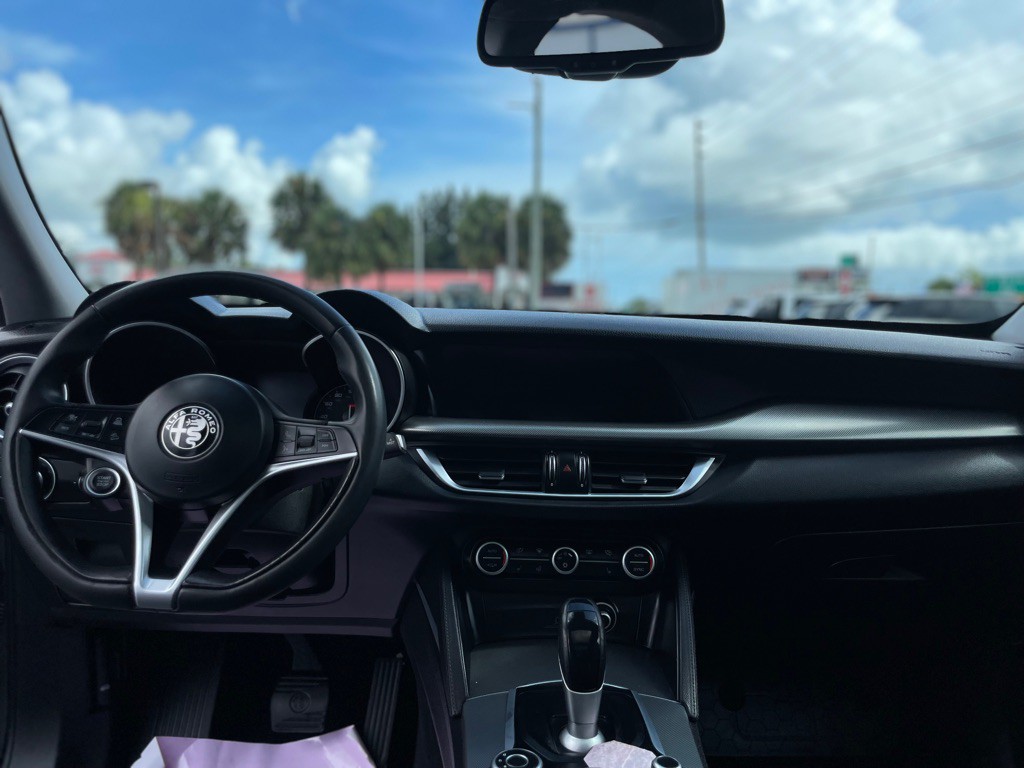 2018 Alfa Romeo Stelvio Image 18