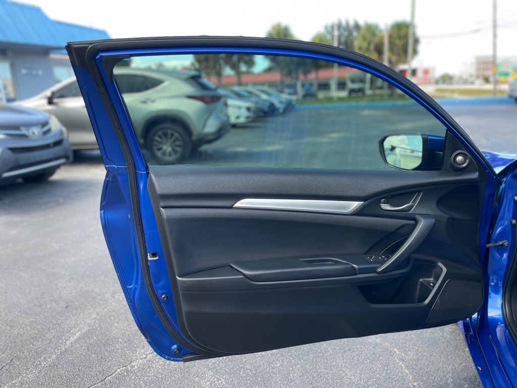 2017 Honda Civic Image 9