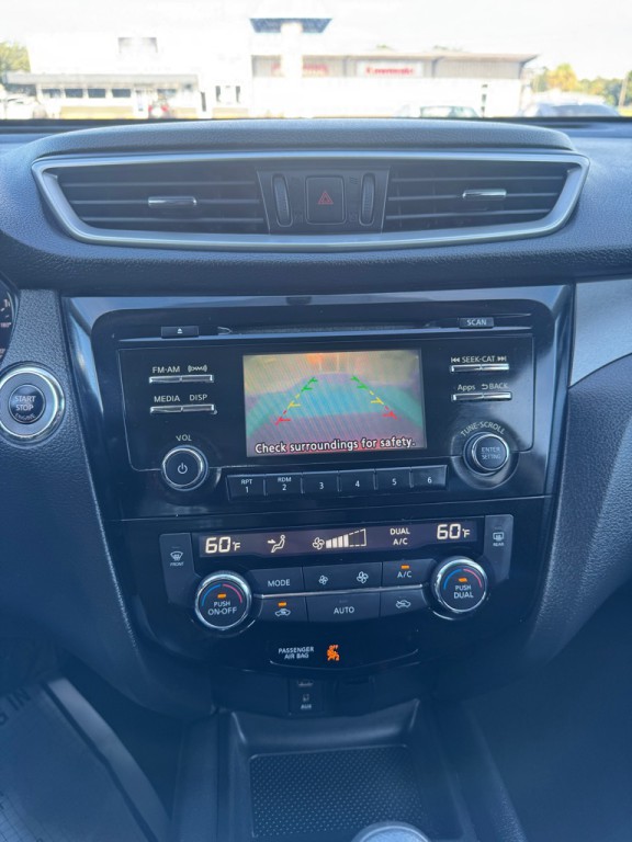 2016 Nissan Rogue Image 11