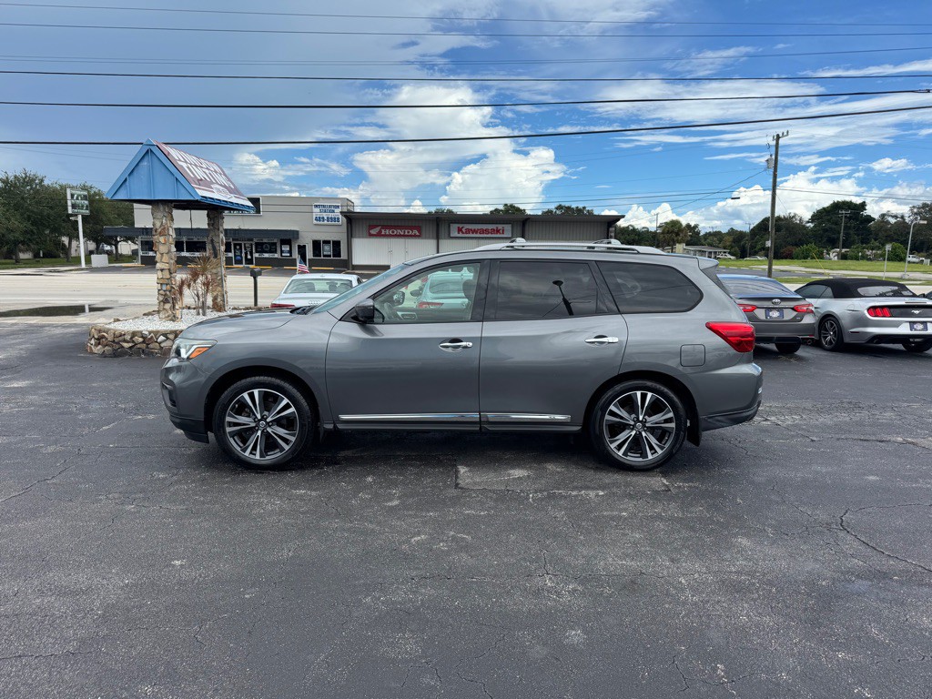 2018 Nissan Pathfinder Image 2