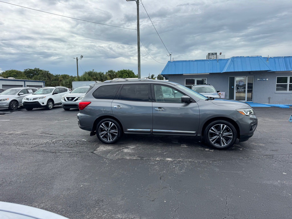 2018 Nissan Pathfinder Image 3