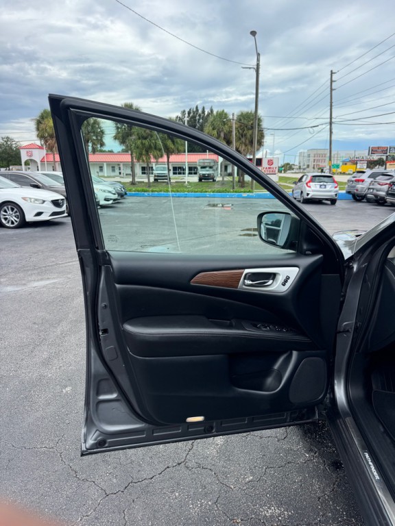 2018 Nissan Pathfinder Image 19