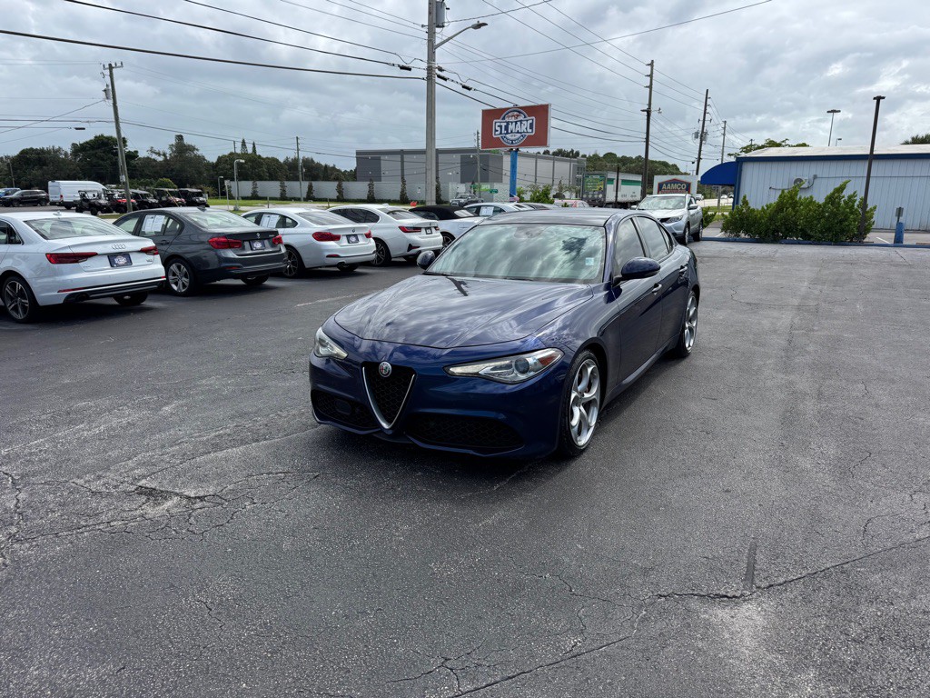 2019 Alfa Romeo Giulia Image 1