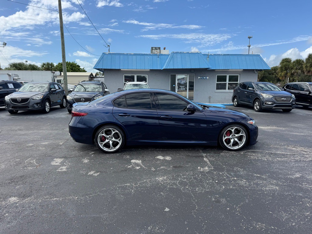 2019 Alfa Romeo Giulia Image 4