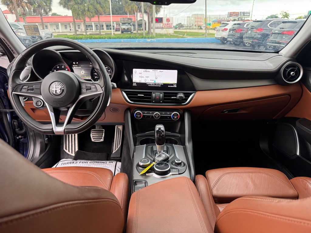 2019 Alfa Romeo Giulia Image 9