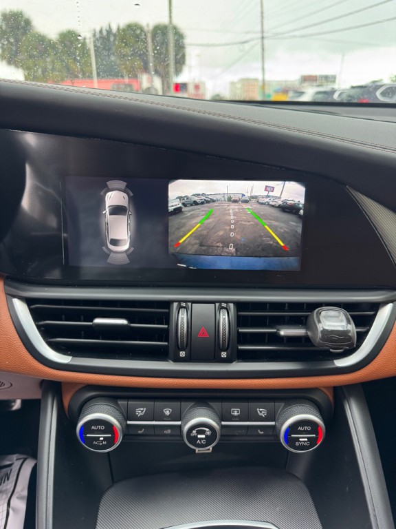 2019 Alfa Romeo Giulia Image 10