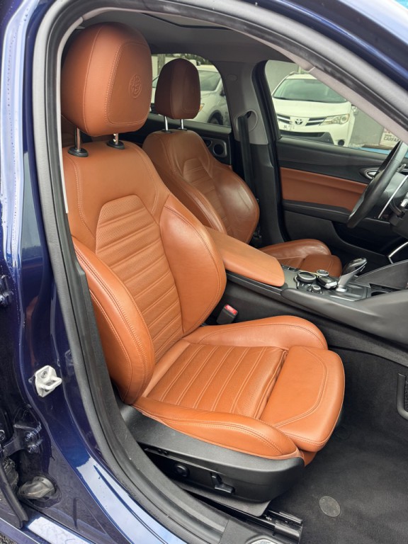 2019 Alfa Romeo Giulia Image 12
