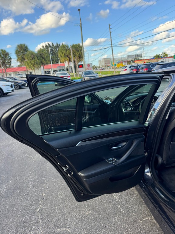 2015 BMW 5 Series Image 16