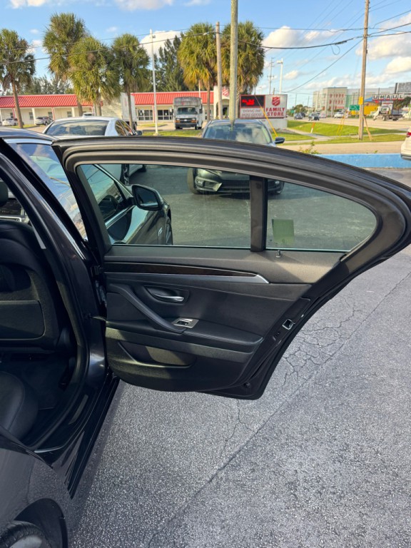 2015 BMW 5 Series Image 17