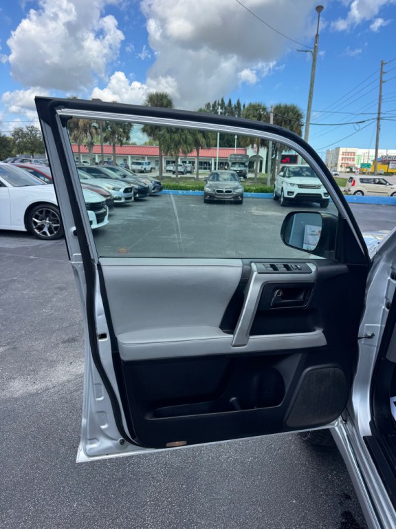 2011 Toyota 4Runner Image 17