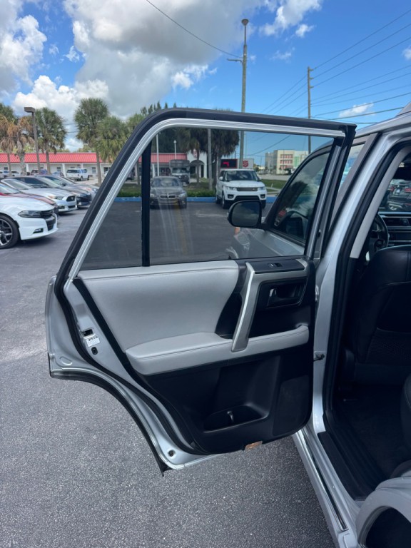 2011 Toyota 4Runner Image 18