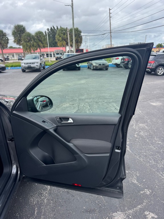 2015 Volkswagen Tiguan Image 17