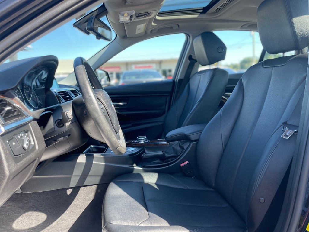 2014 BMW 3 Series Image 10