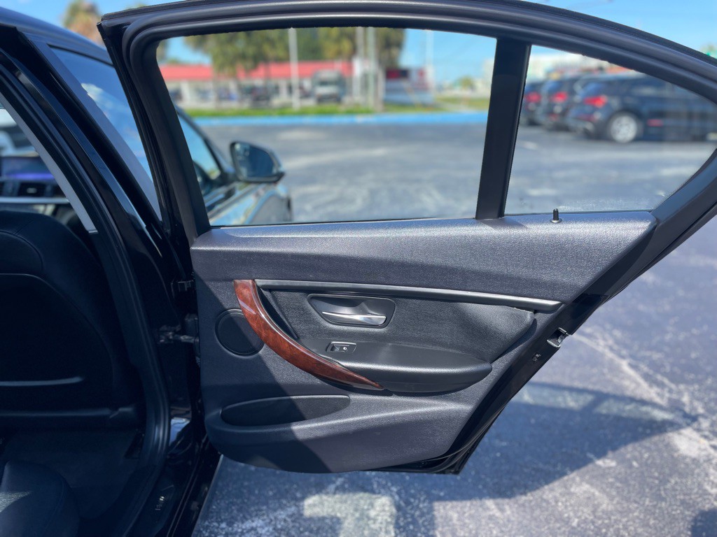 2014 BMW 3 Series Image 13