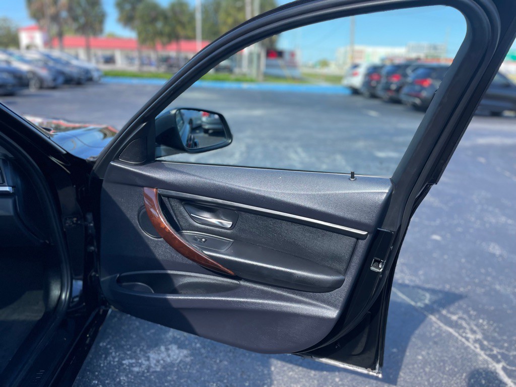 2014 BMW 3 Series Image 15