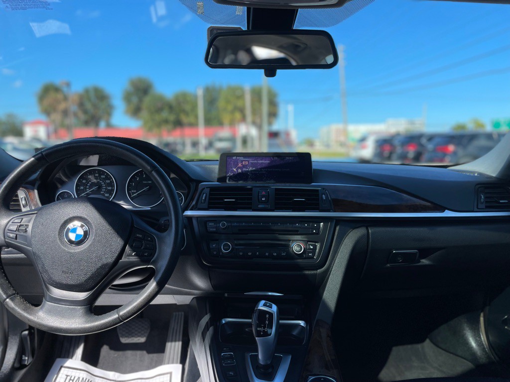 2014 BMW 3 Series Image 17
