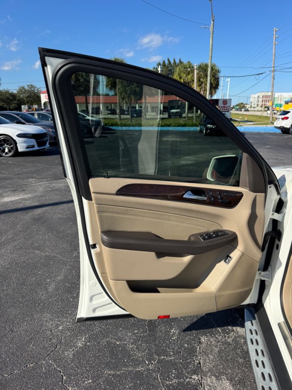 2013 Mercedes-Benz M-Class Image 14